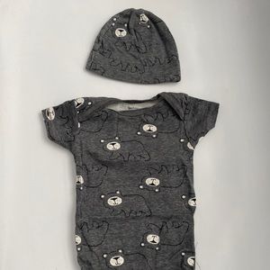 Gerber 3-6M onsie with matching hat